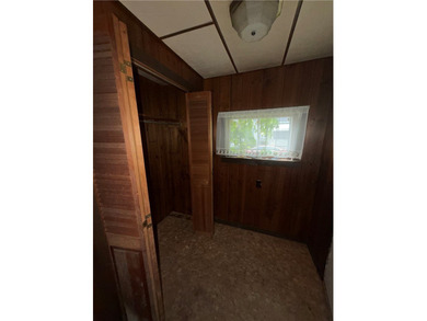 INVESTORS SPECIAL!! Welcome to 522 3rd Avenue, this 3 bedroom 2 - photo 4