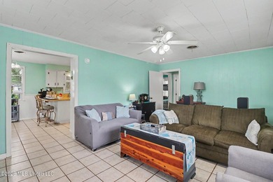 Income-producing property near the hospital! This charming - photo 5