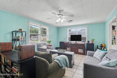 Income-producing property near the hospital! This charming - photo 7