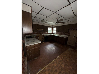 INVESTORS SPECIAL!! Welcome to 522 3rd Avenue, this 3 bedroom 2 - photo 8