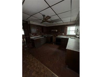 INVESTORS SPECIAL!! Welcome to 522 3rd Avenue, this 3 bedroom 2 - photo 9