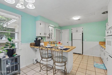 Income-producing property near the hospital! This charming - photo 10