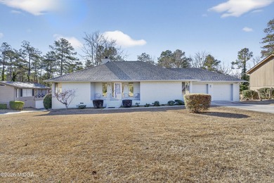 Beautiful all-brick home on the 2nd fairway! This 3-bedroom - photo 16