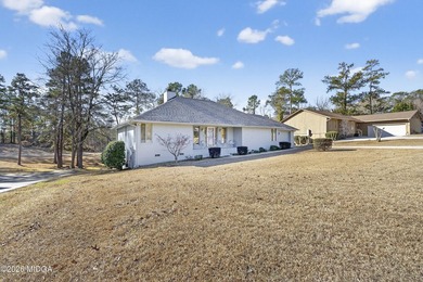 Beautiful all-brick home on the 2nd fairway! This 3-bedroom - photo 17