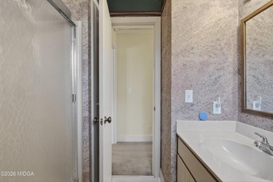 Beautiful all-brick home on the 2nd fairway! This 3-bedroom - photo 31