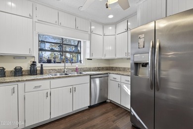 Beautiful all-brick home on the 2nd fairway! This 3-bedroom - photo 39