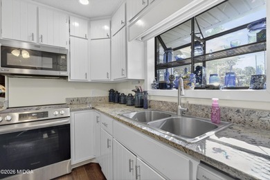 Beautiful all-brick home on the 2nd fairway! This 3-bedroom - photo 41