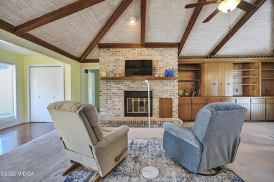 Beautiful all-brick home on the 2nd fairway! This 3-bedroom - photo 46