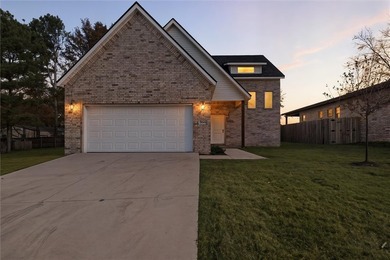Seller offering $2,000 towards rate buydown or closing costs! - photo 2