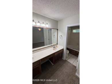 Extremely well updated and maintained home in a very convenient - photo 12