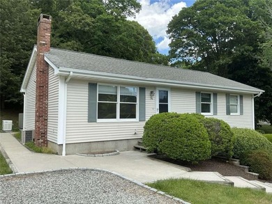 Great location! This well maintained 3 bedroom, 2.5 bath home - photo 16