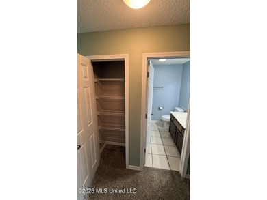 Extremely well updated and maintained home in a very convenient - photo 18