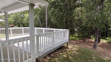 Extremely well updated and maintained home in a very convenient - photo 21