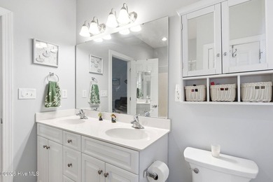 This comfortable 3-bedroom, 2-bath home features a split-bedroom - photo 22