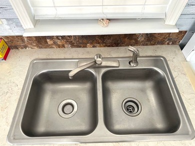 THIS BRIGHT AND UPDATED 2018 PARK MODEL OFFERS A COMFORTABLE AND - photo 9