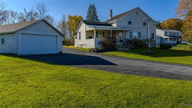 Oneida Lake Home For Sale in Canastota New York