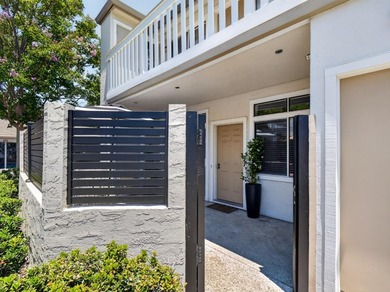 Beautifully refreshed sunny ground-floor end unit condominium in - photo 4