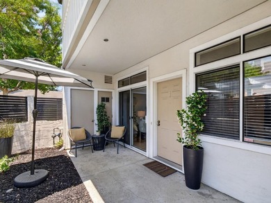 Beautifully refreshed sunny ground-floor end unit condominium in - photo 5