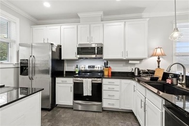 Adorable, newer-construction cottage on a large lot in the - photo 6