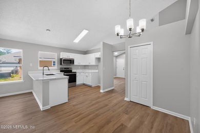 This stunning 4 bedroom, 2 bath single-story home in - photo 7