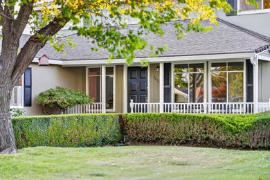 Welcome to this spacious 4-bedroom, 2-bathroom home offering 1 - photo 2