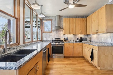 Exceptional east side residence just moments from the lake - photo 12