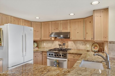 Luxury ski-in/ski-out Highland Village condo with a warm rustic - photo 15