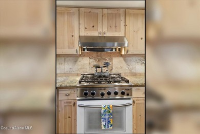 Luxury ski-in/ski-out Highland Village condo with a warm rustic - photo 16