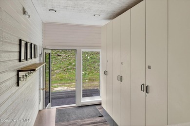 Luxury ski-in/ski-out Highland Village condo with a warm rustic - photo 31