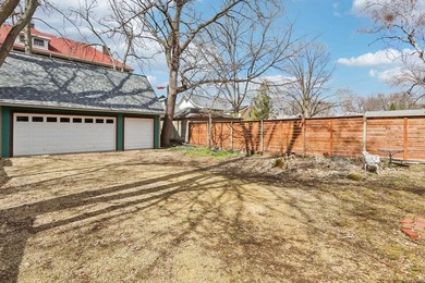 Exceptional east side residence just moments from the lake - photo 33