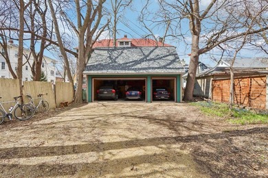 Exceptional east side residence just moments from the lake - photo 34