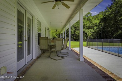 Enjoy the perfect blend of privacy and convenience with this - photo 40