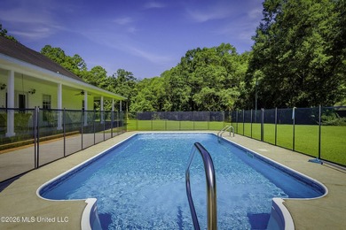 Enjoy the perfect blend of privacy and convenience with this - photo 43