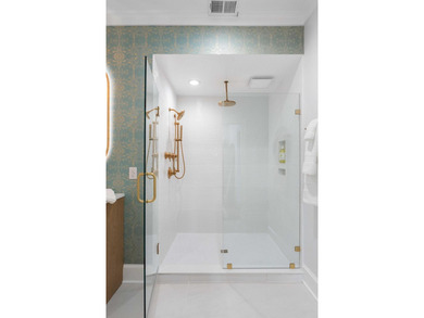 Incredible opportunity to own a beautifully renovated Sullivan's - photo 15