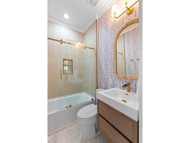 Incredible opportunity to own a beautifully renovated Sullivan's - photo 18