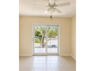 Beautifully upgraded 2 bedroom, 2 bath home with a garage - photo 6