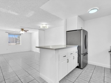 Charming 1-bedroom, 1-bath first-floor corner unit in Forest - photo 3