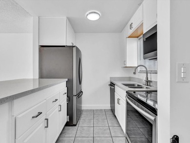 Charming 1-bedroom, 1-bath first-floor corner unit in Forest - photo 4
