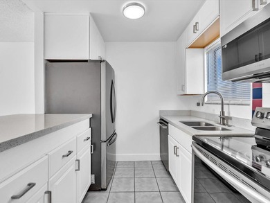 Charming 1-bedroom, 1-bath first-floor corner unit in Forest - photo 5