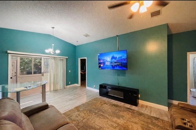 Beautiful and well-maintained home located in a desirable gated - photo 2