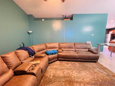 Beautiful and well-maintained home located in a desirable gated - photo 5