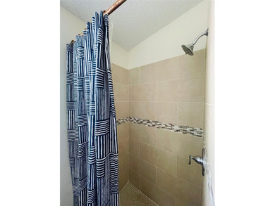 Beautiful and well-maintained home located in a desirable gated - photo 10