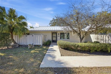 (private lake, pond, coastal) Condo For Sale in Crystal River Florida