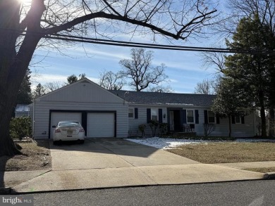 Lake Townhome/Townhouse For Sale in Woodbury, New Jersey