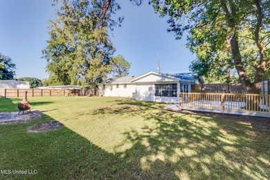 Super Clean, Move-In Ready Brick Home in Award-Winning Long - photo 5