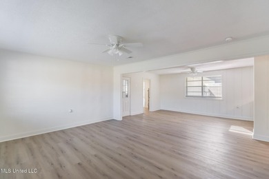 Super Clean, Move-In Ready Brick Home in Award-Winning Long - photo 8