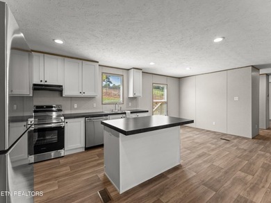 BRAND NEW, 2026, HOME WITH YEAR-ROUND MOUNTAIN VIEWS, DEDICATED - photo 25