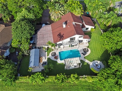 Tucked behind a private, palm-lined entrance in sought-after - photo 3