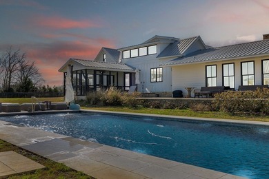 Nestled in the picturesque countryside just minutes from Round - photo 2