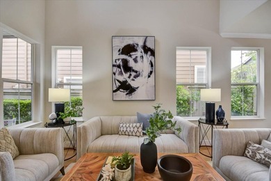 Wonderful bright, upgraded home with high ceilings. Immaculate - photo 3